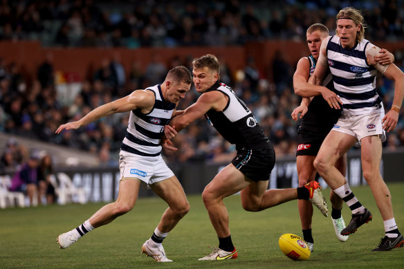 Joel Selwood and Ollie Wines go head to head.