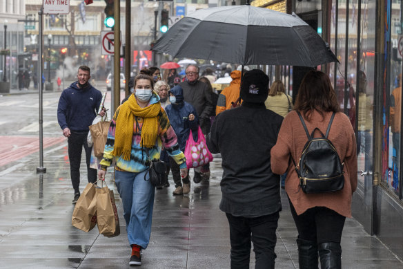 People do their Christmas shopping in San Francisco, California, on December 22. 