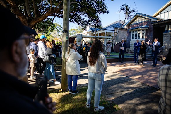 There was no shortage of interest in the auction of 3 Fleet Street in Carlton.