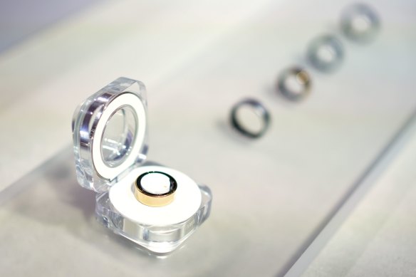 The Galaxy Ring’s case lights up to show how much charge is left.