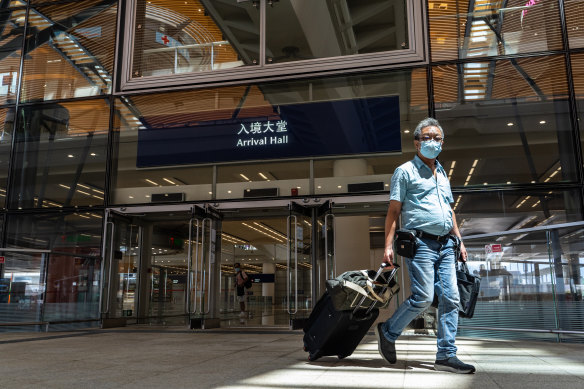 Travellers to Hong Kong must undergo 21 days of quarantine. 
