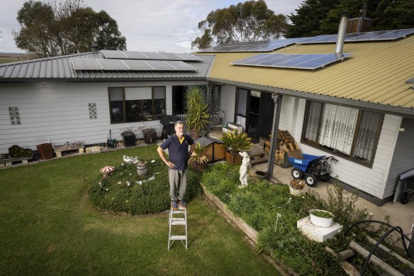 Groups of thousands of homes fitted with solar panels and storage batteries are enabling power utilities to aggregate stored solar energy and call on it to help stabilise the power grid when needed. In return for a credit on their bills, a growing number of customers like Tony Debono from Cobains in Victoria have signed up.