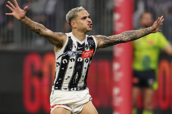 Magpies count injury cost after draw in the west with Fremantle