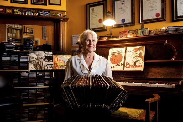 Faye Bendrups is a leading tango composer, performer and researcher as well as SES volunteer.