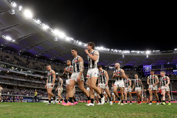 Collingwood leaves the field after their draw in Fremantle.