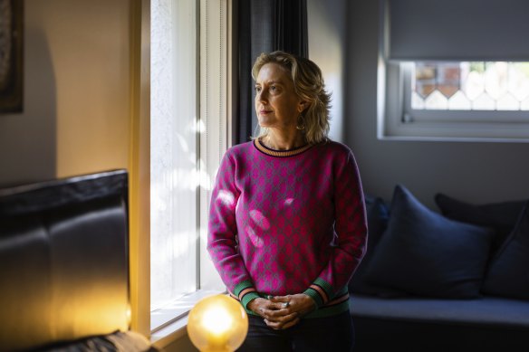 Kathryn Elliott became an alcohol mindset coach after realising her alcohol use may have contributed to her breast cancer diagnosis.