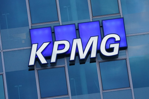 KPMG has set recruiting targets for working class employees in the UK. 