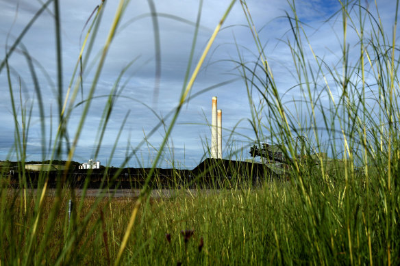 The Eraring coal-fired power station in Lake Macquarie. The government has been advised to keep the plant open beyond 2025. 