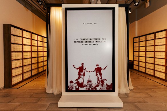A Sala de Leitura do Memorial Donald Trump e Jeffrey Epstein é uma instalação de arte pop-up na cidade de Nova York do Institute for Primary Facts.