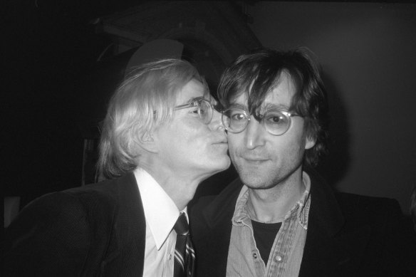 Andy Warhol Kissing John Lennon, 1978, New York.