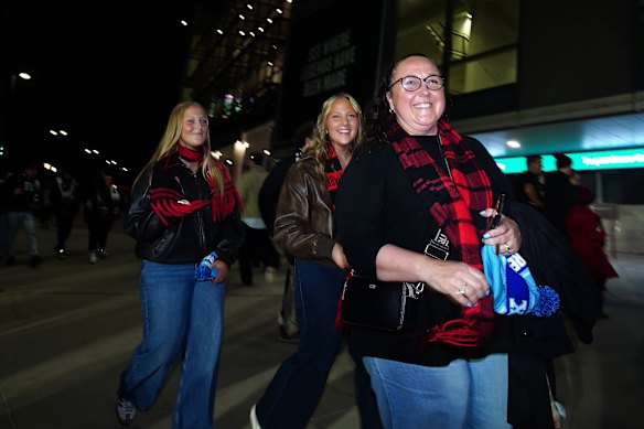 Kenzi Kerr, Marji Kerr and Kylene Kerr  outside the MCG. 