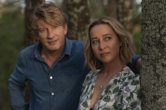 Birdie Bell (Asher Keddie) matches with Joe Burt (David Wenham) in the eight-part thriller Fake.