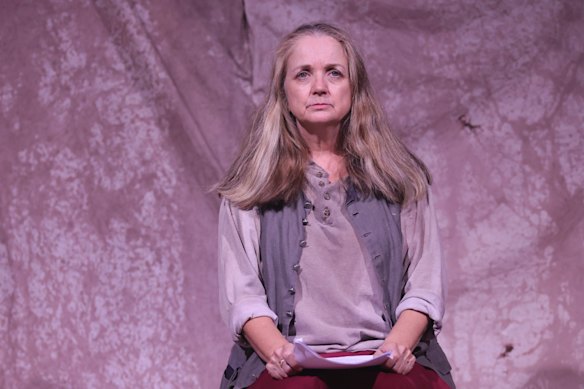 In Burnt Norton, Sandie Eldridge takes us for a walk in the garden. 