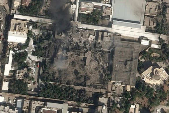 டெஹ்ரானில் உள்ள கமேனியின் வளாகத்தில் பெரும் சேதம் ஏற்பட்டுள்ளதை செயற்கைக்கோள் படம் காட்டுகிறது.