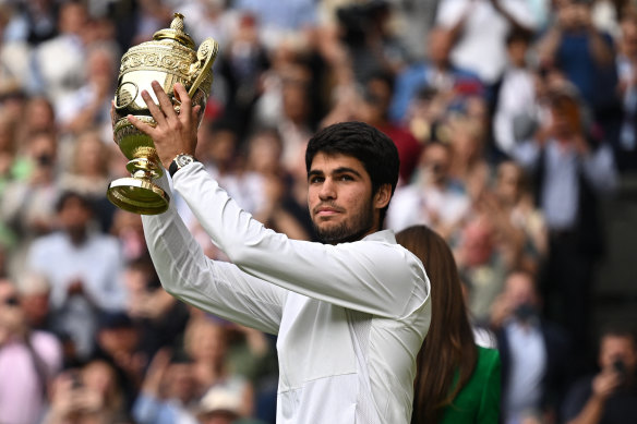 Carlos Alcaraz lifts the Wimbledon trophy.