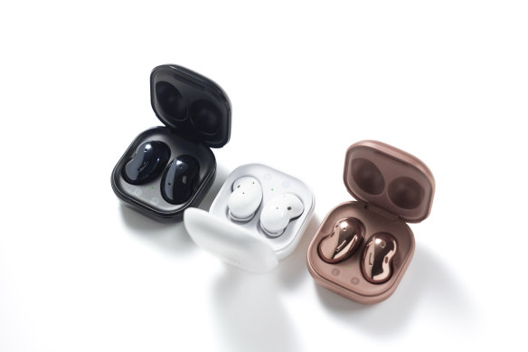 Samsung's new wireless earbuds are decidedly bean shaped.