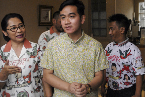 Gibran Rakabuming Raka (centre) on the campaign trail in Surakarta in 2020. 