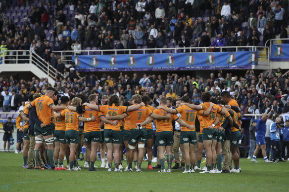 The Wallabies gather in a circle after losing to Italy in Florence.