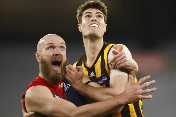 Ned Reeves tussling with Max Gawn.