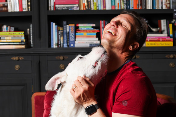 Frosty does his best to get as close as possible to Markus Zusak.