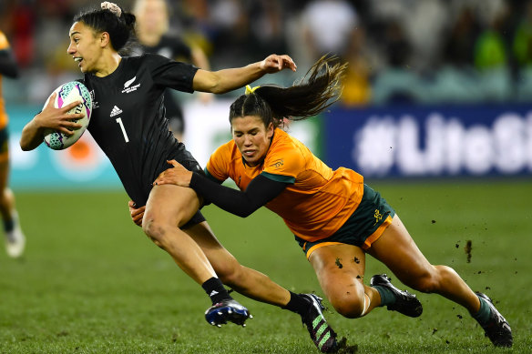 World Rugby Sevens - Charlotte Caslick shone for Australia on day one,  scoring four tries and helping her side to a quarter final spot.