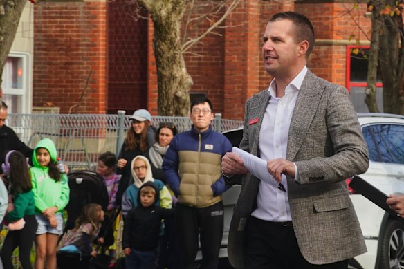 Tate Moore auctions 10 Montague Street. 