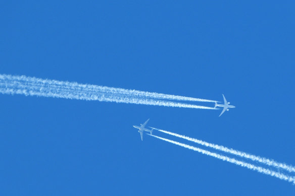 Planes passing each other will flash their lights.