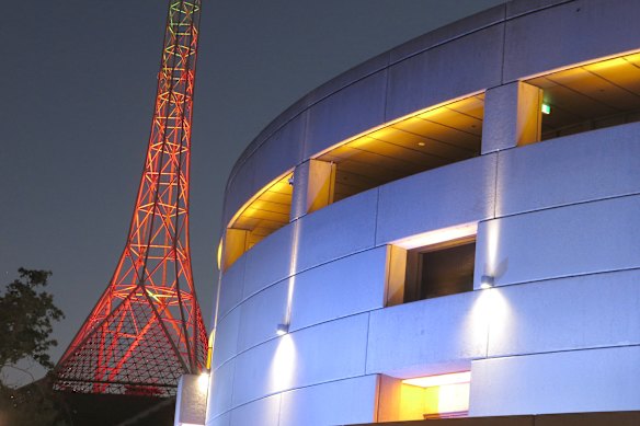 Arts Centre Melbourne and its famous spire lit up at night.