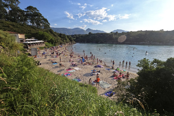 Dine on some of the country’s finest seafood at the beach.