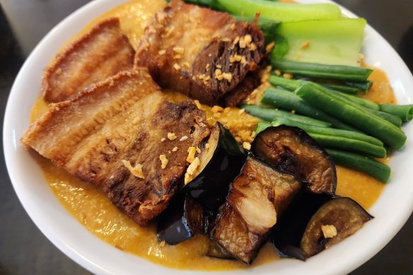 Kare-kare at Pinoy Diner.