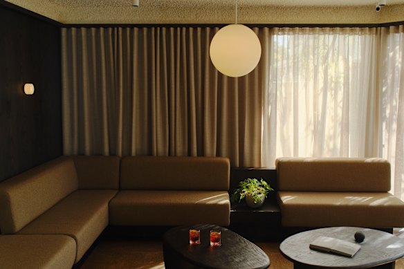 O novo salão de hóspedes... é atualmente usado para eventos.