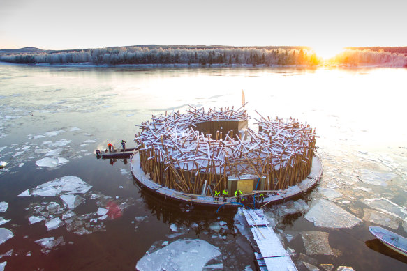 The building’s design is inspired by timber piles that would
build up in the river back in the
logging days.