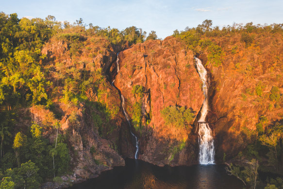During the wet season waterfalls, such as the magnificent Wangi Falls, really turn it on.