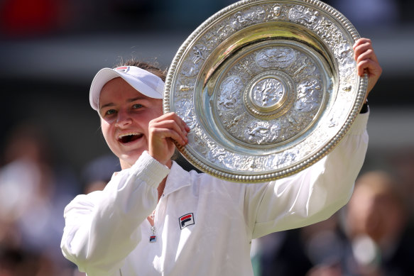 Barbora Krejcikova of Czechia lifts the trophy following victory against Jasmine Paolini of Italy.