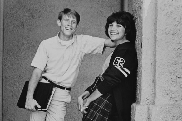 Cindy Williams (right) with co-star Ron Howard on the set of American Graffiti.
