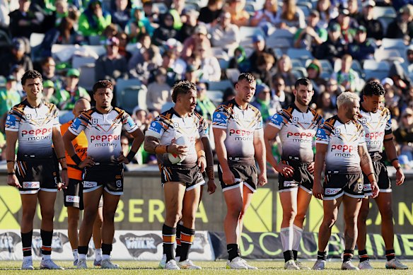 Tigers players wait for a try conversion