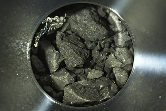 An optical microscope image of soil samples in a capsule brought back by Hayabusa2.