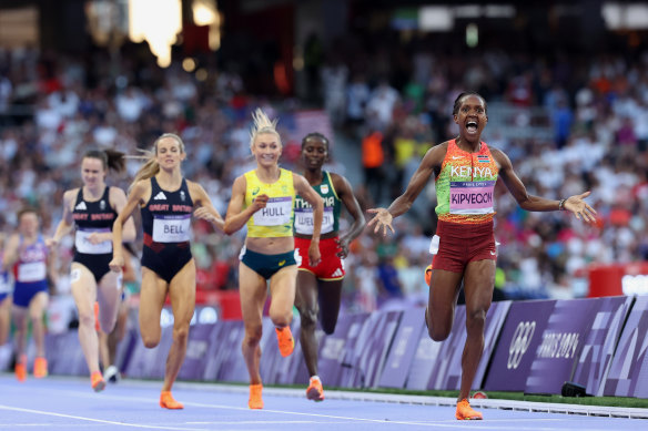 Faith Kipyegon wins gold, with Jess Hull behind her in silver.