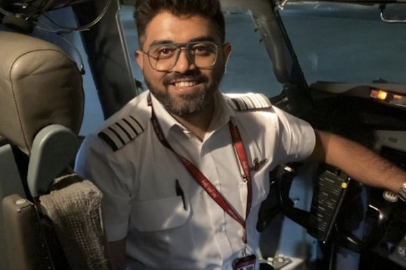 The plane’s captain, Indian national Smit Machchhar, made a crucial decision that saved the flight. He unlocked the cockpit door before the worst of his wounds took effect.