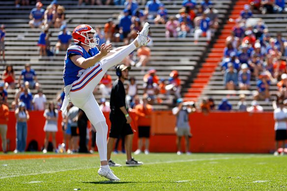 Jeremy Crawshaw, in action for the Florida Gators, has been drafted by the Denver Broncos.