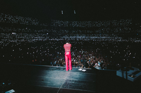 Styles continually thanked the crowd for coming to his Melbourne concert.