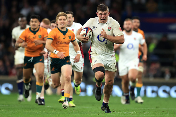 England break through Australia’s defence after a tight tussle at Twickenham.