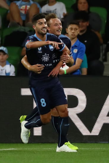 Paulo Retre scores for Sydney FC.