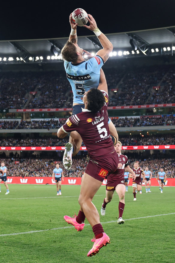 Zac Lomax soars above Murray Taulagi to score a remarkable Origin try at the MCG.
