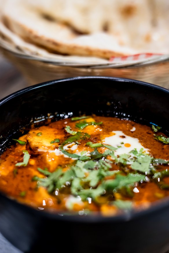 Shahi paneer paired with discs of crunchy kalhanji naan is a win for all.