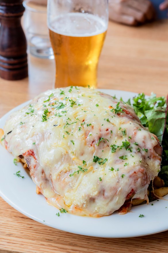 The sprawling chicken parmy.