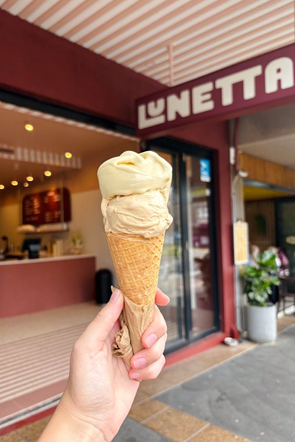 A Lunetta Gelateria serve pequenas colheres feitas em Leichhardt.