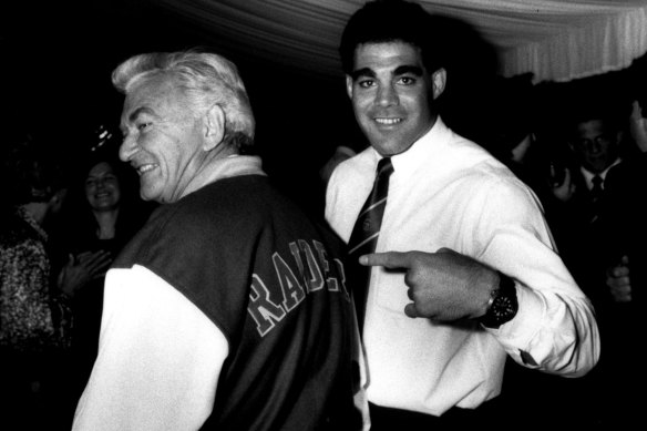 Mal Meninga points to 'honorary Raider' Bob Hawke. Hawke cut through with the sports-loving crowd in bars and workplaces. 