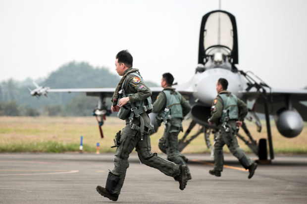 Taiwan continues military exercises in to combat the risk of a Chinese attack.