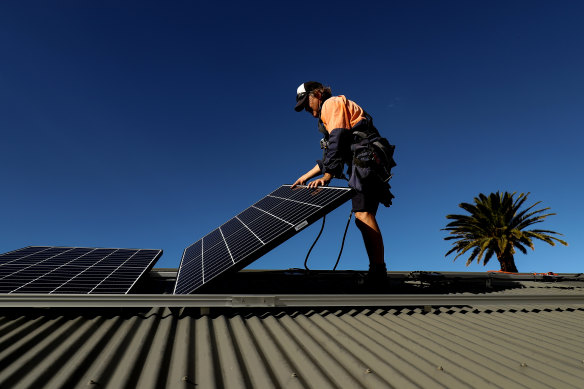 Victorian solar panel rebate Government lifts income threshold to